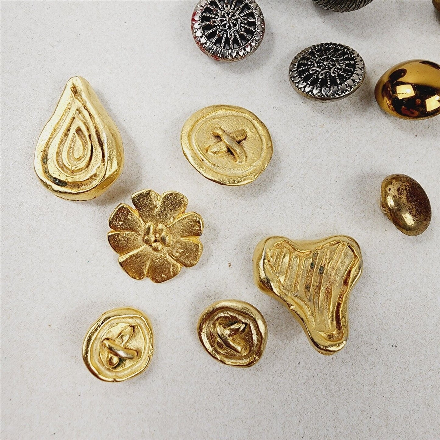 Lot of 19 Vintage Metal Buttons Brass Aluminum Gold & Silver Tone