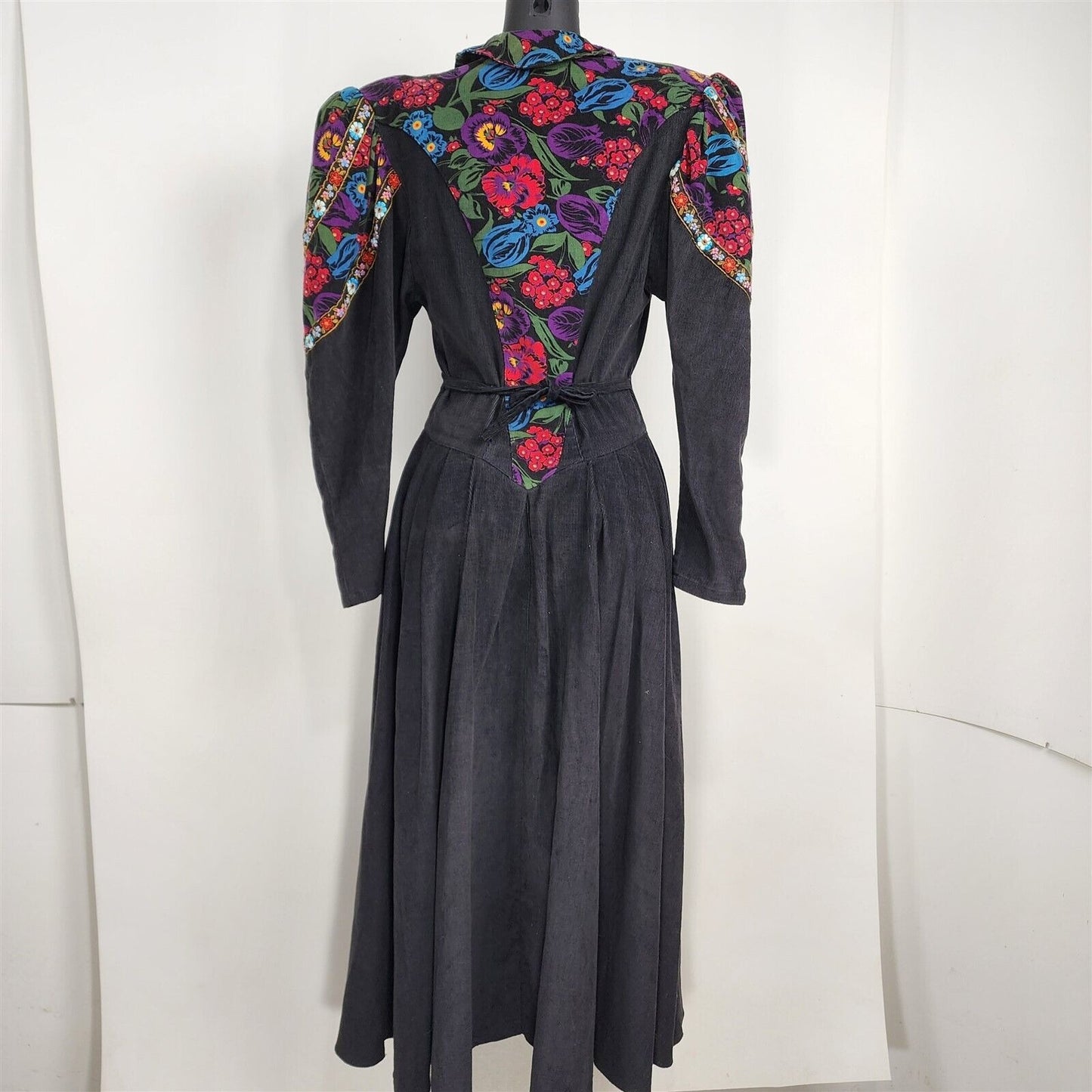 Vintage 1980s Menu Western Floral Embroidered Farmhouse Dress