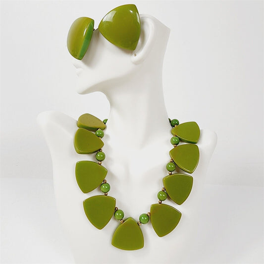 Vintage 1930s Green Bakelite Beaded Necklace & Clip on Earrings Set - 16"