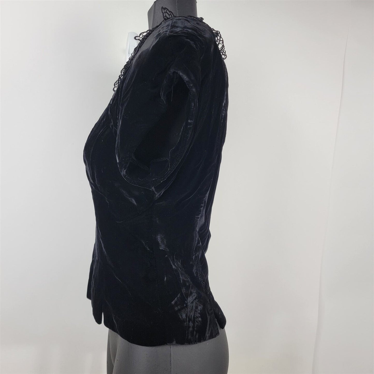 Vintage Lloyd Williams Black Velvet Short Sleeve Blouse w/ Lace Collar Womens 6